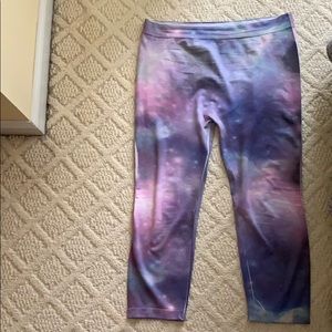 Workout leggings, fun pattern like a night sky!